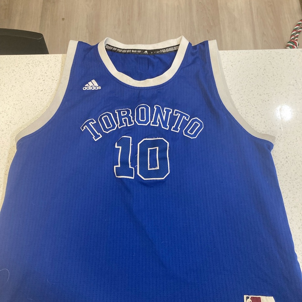 Toronto Raptors ‘Huskies’ Derozan Jersey